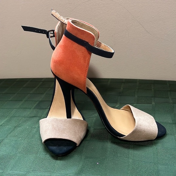 Zara size 38 color-block open toe/closed back heels - Picture 2 of 9